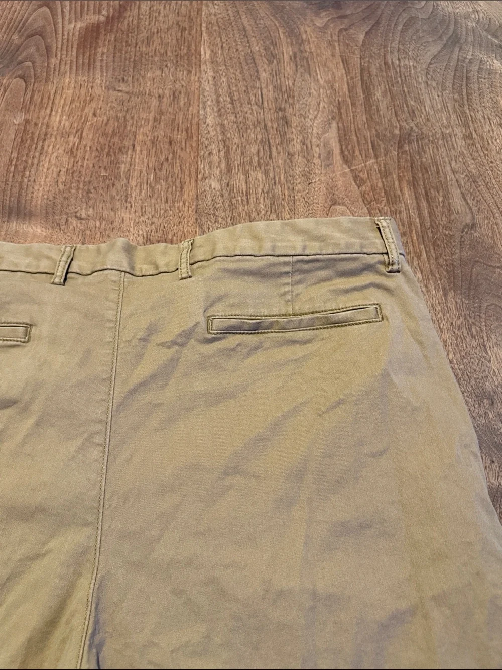 OLD NAVY Slim-Fit Shorts - 40